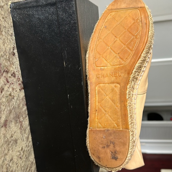 Beige Black Chanel shoes - Picture 4 of 9